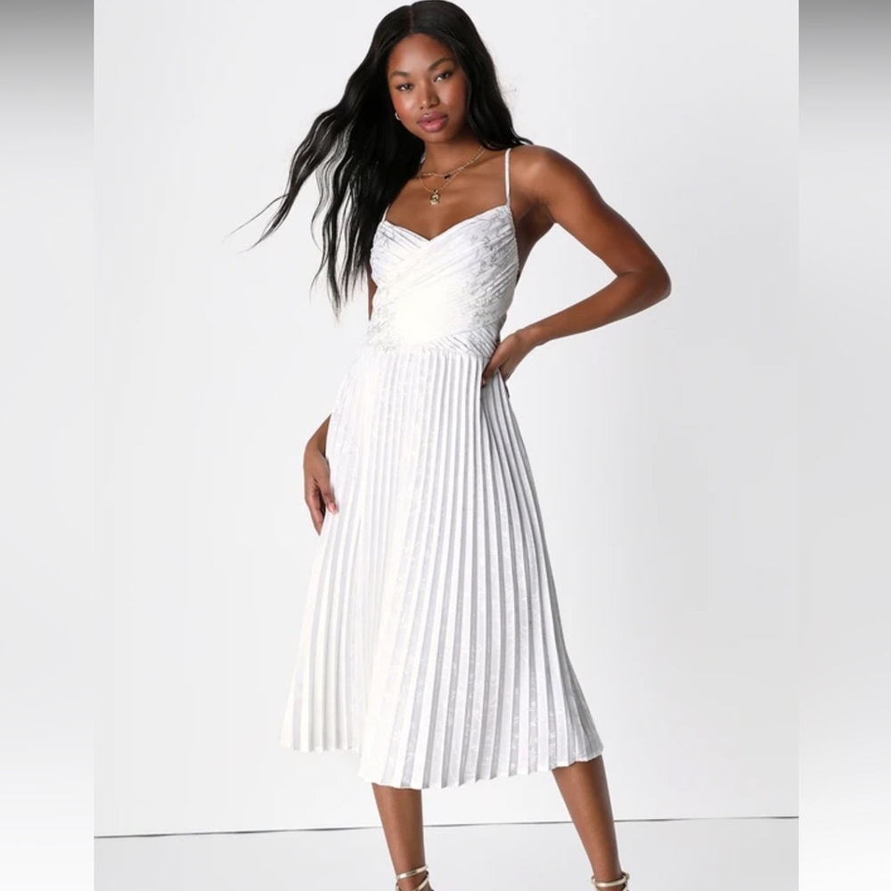 Lulus Pleating Up White Satin Jacquard Pleated Midi Dress small